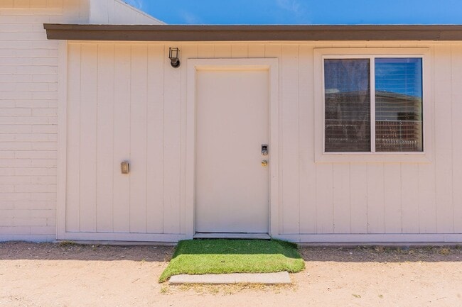 Photo - 327 E Lester St