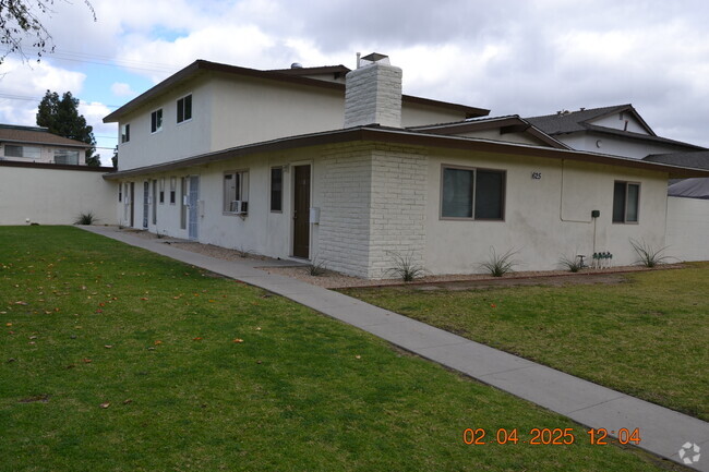 Building Photo - 625 W Provential Dr Unit #B Rental