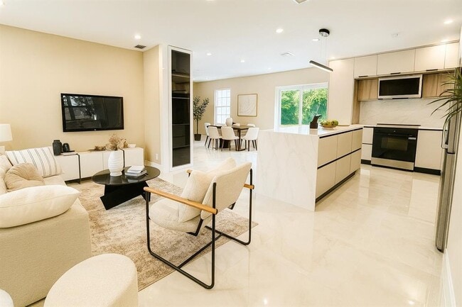 Photo - 1399 NE 38th St