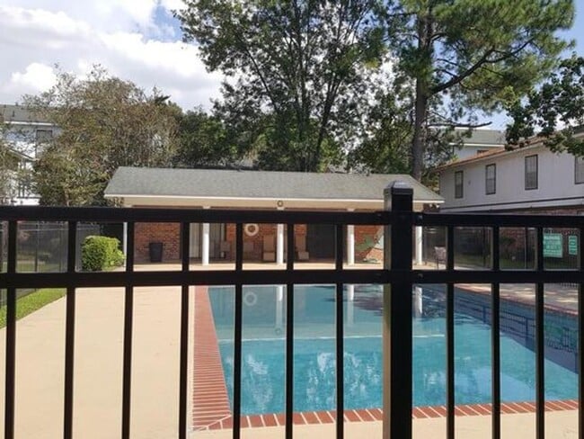 Photo - 3030 Congress Blvd