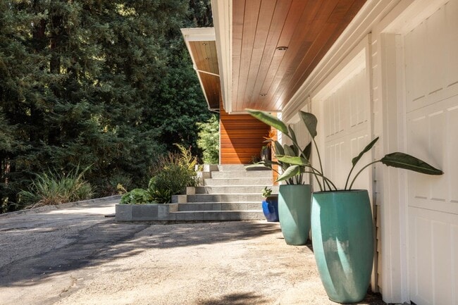 Photo - 101 Endlich Dr