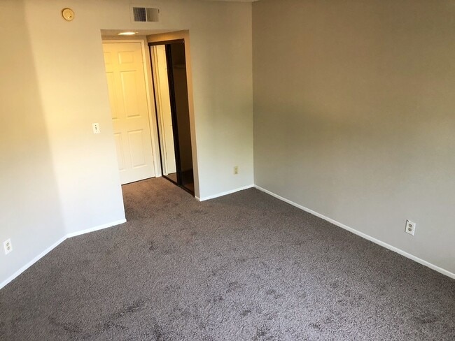 Photo - 2 bedroom 2 bathrooms Available NOW