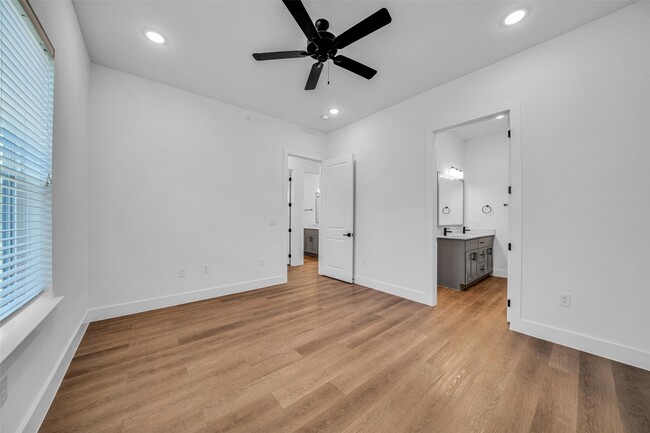 Building Photo - 1601 Mustang Dr