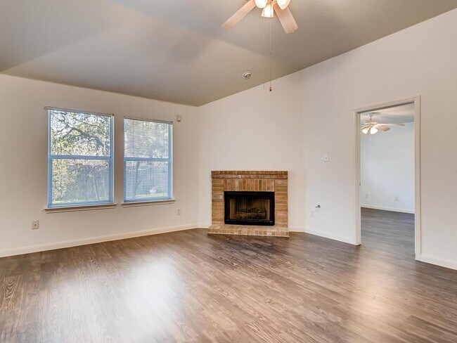 Photo - 200 Buttercup St