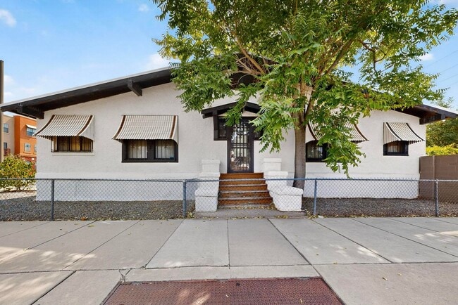 Photo - Downtown BUNGALOW 2 Bedroom 1 Bath