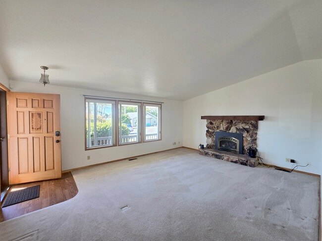 Photo - 164 N Harbor St