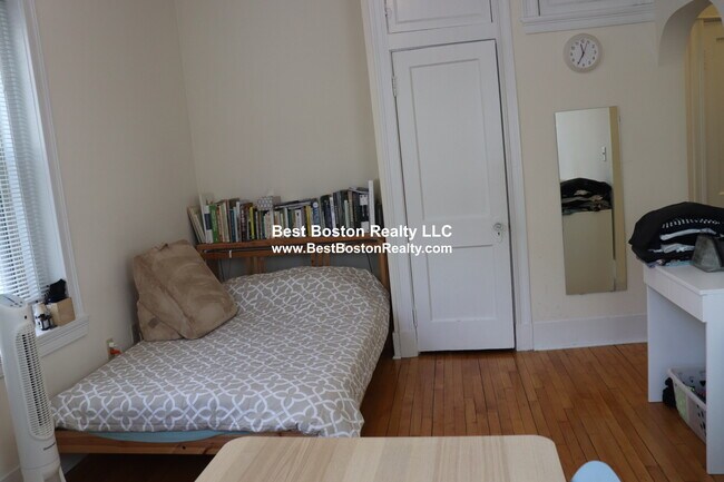Photo - 89 Trowbridge St Unit 4
