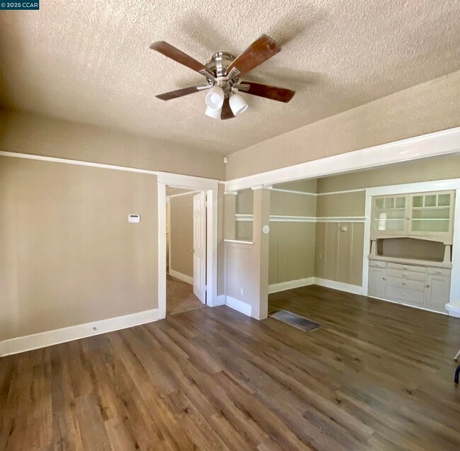 Photo - 43 W 11th St