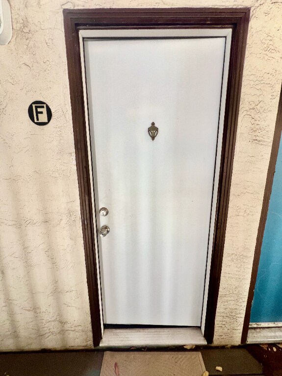 Photo - Updated 2 bedroom condo in a gated communi... Unidad F