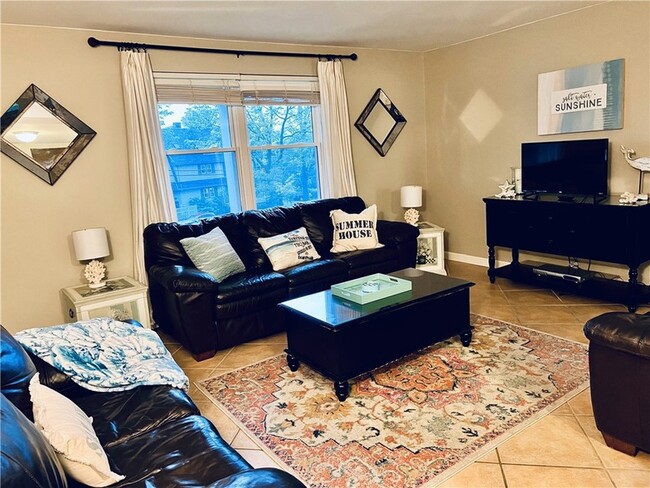 Photo - 70 Carroll Ave