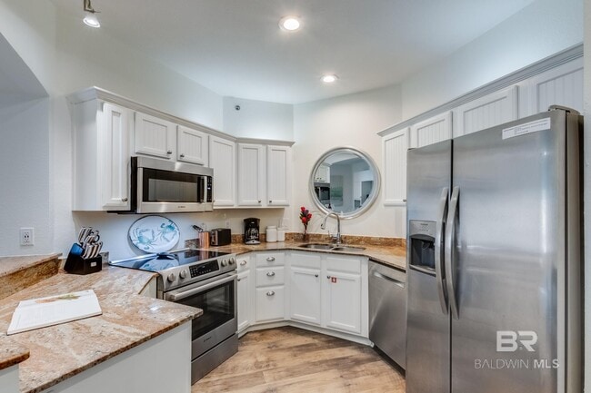 Photo - 20050 Oak Rd E