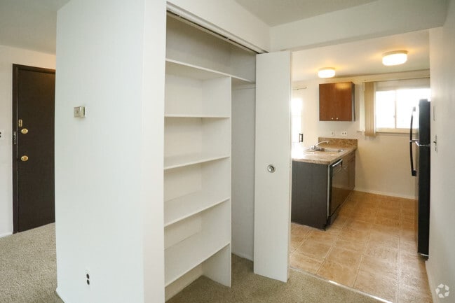 2 BR, 1 BA - Oak Ridge, 915 SF