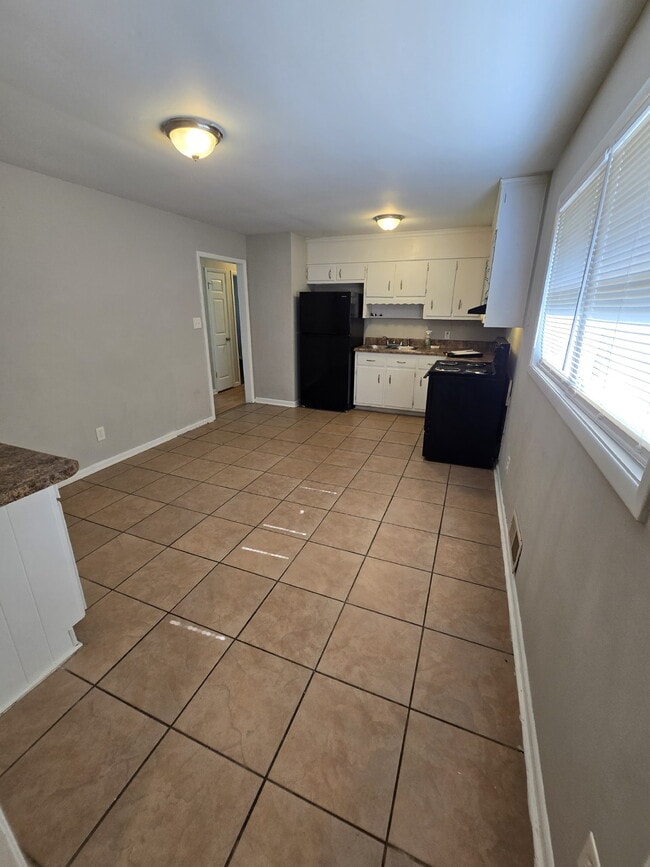 Photo - "Charming Full Brick, 3-Bed Oasis in Hampton, GA with 1.5 Baths – Your Perfect Retreat Awaits!"