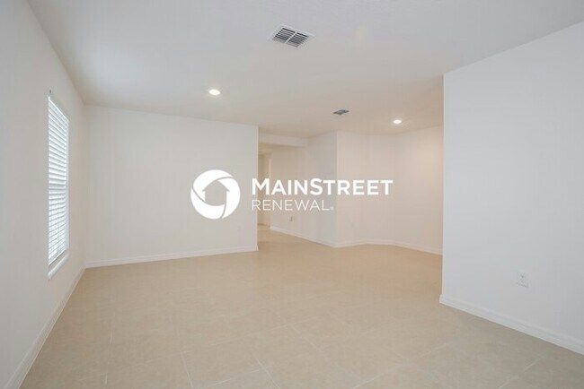 Photo - 4 Bedroom Pet-Friendly Home in Dundee, FL with Main Street Renewal