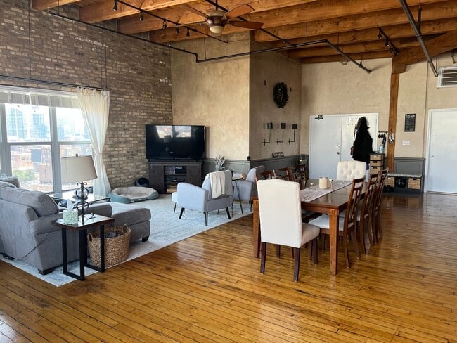 Photo - 1147 W Ohio St Unit 702