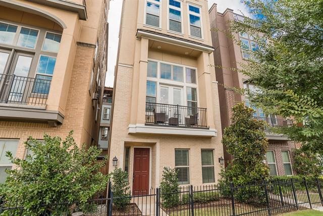 1362 Arch Pl