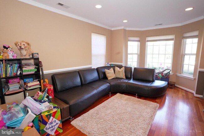 Photo - 201 White Pine Ct
