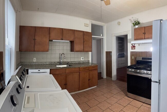 Photo - 427 Winthrop St Unit 1