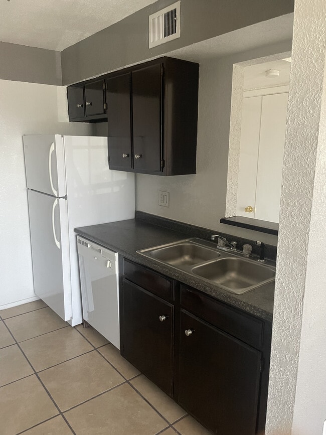 Photo - Willow Wood Apartments