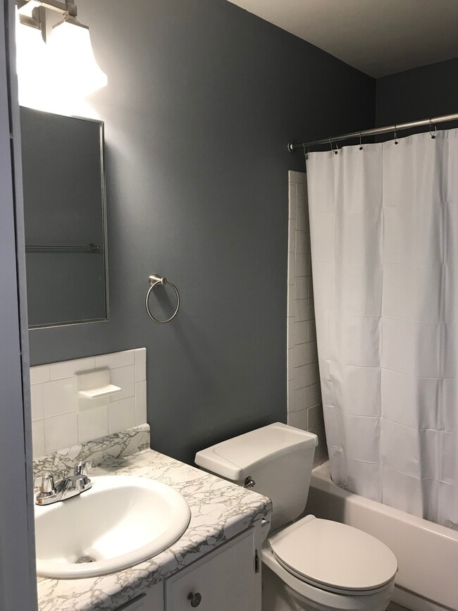 Bath - 203 Shari Dr Unit A