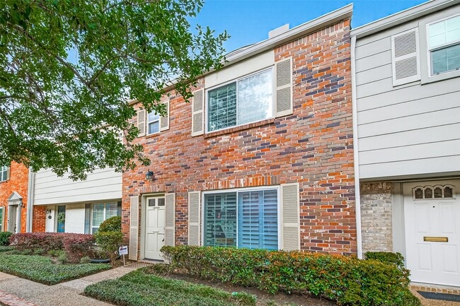 Building Photo - 12705 Huntingwick Dr Unit 165