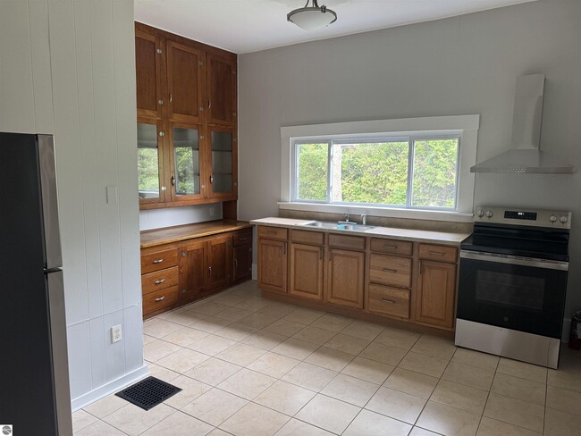 Photo - 415 E State St