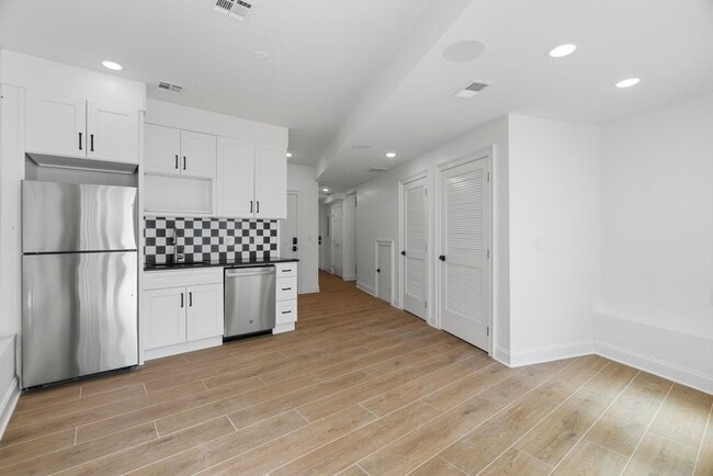 Photo - 14 W 49th St