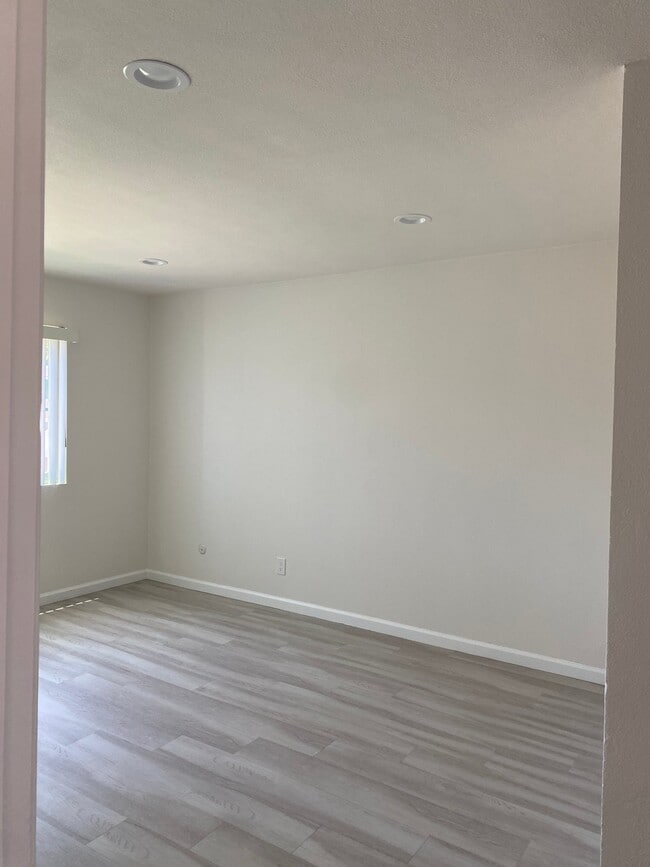 Photo - 945 Estes St