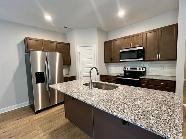 Move in Special* $500 Gift Card* 3 Bedroom... - Move in Special* $500 Gift Card* 3 Bedroom... Townhome
