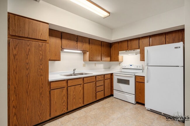 Photo - 610 Gray St Apartments