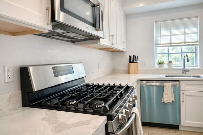 Photo - 166 Lake Shore Rd Unit 1