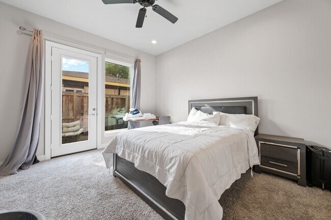 Photo - 823 Mansfield St