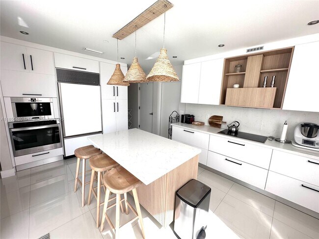 Building Photo - 15901 Collins Ave Unit 604 Seasonal Rental