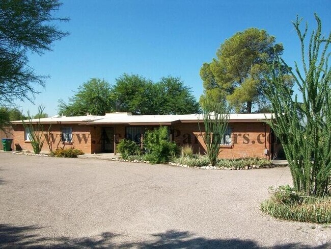 Building Photo - Fantastic City View and Pool Rental