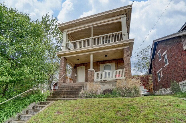 Building Photo - 350 Volkert St Unit 2