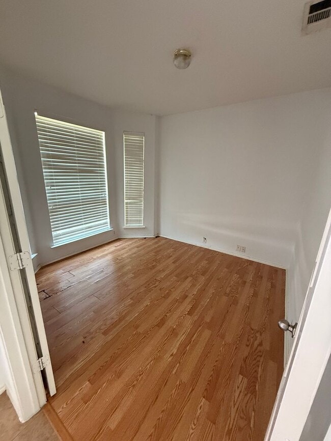 Photo - MOVE IN SPECIAL! $500.00 OFF 1ST FULL RENT...