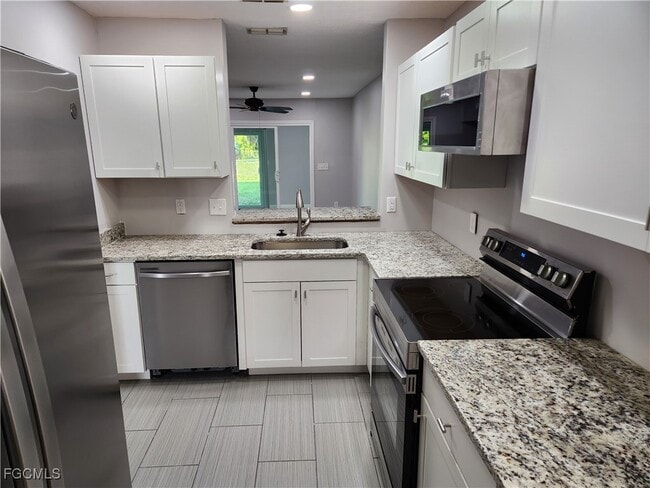 Building Photo - 923 SE 23rd Pl