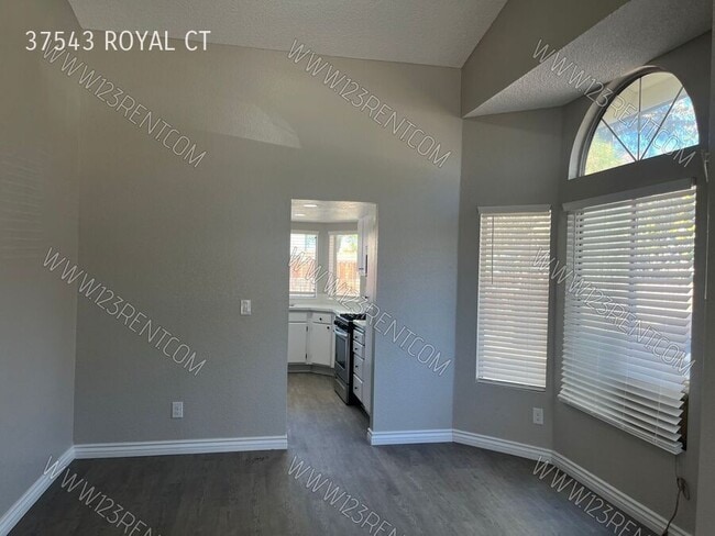 Photo - 37543 Royal Ct