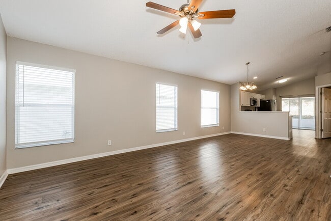 Photo - 810 Cape Cod Cir