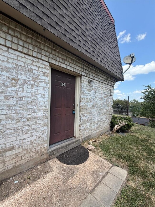 Photo - 2303 Barton Village Cir