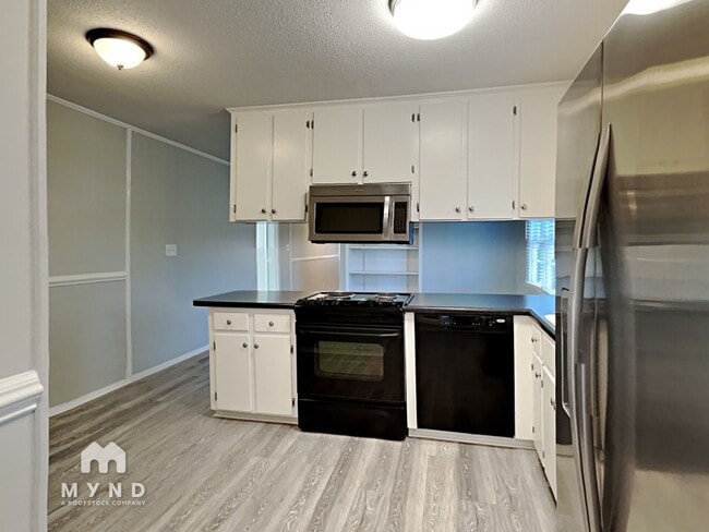 Photo - 105 E Merlin Dr