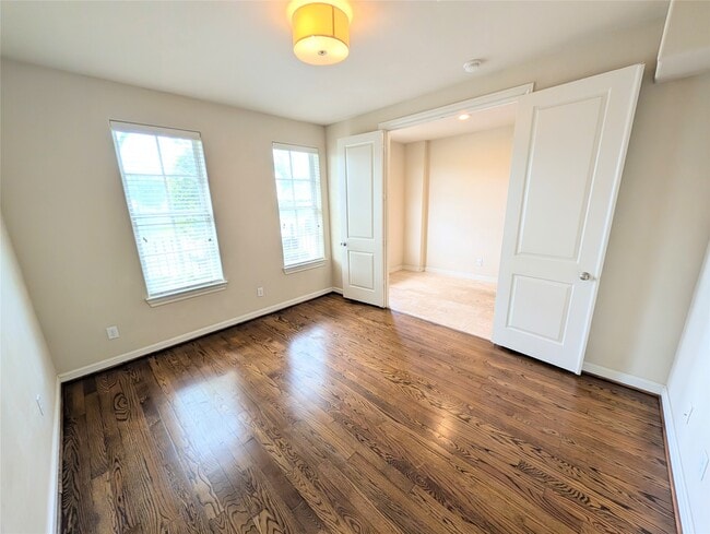 Photo - 226 E 28th St