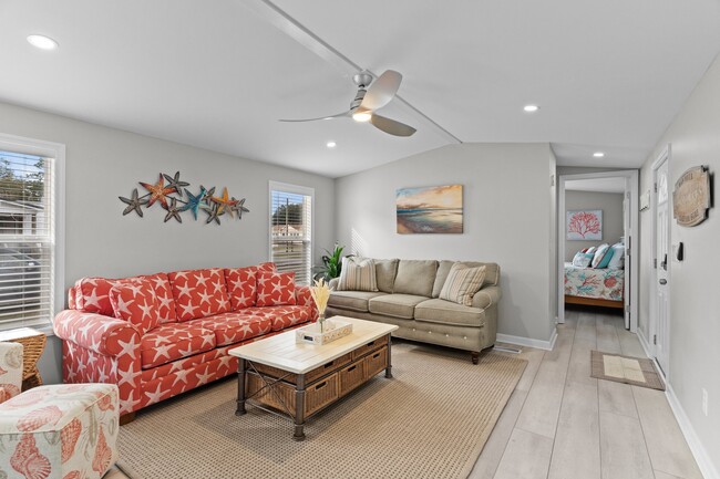 Photo - 1868 W Long Acres Dr SW