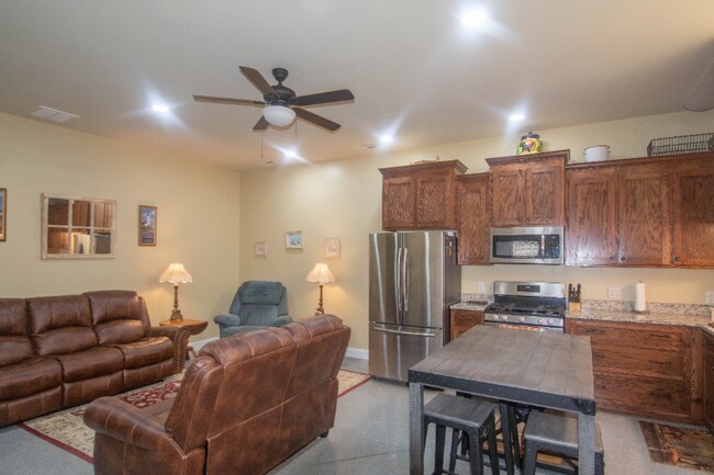 148 Westwood Acres Dr Unidad Lower Level