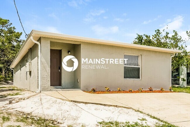 Photo - 3 Bedroom Pet-Friendly Home in DAYTONA BEACH, FL with Main Street Renewal
