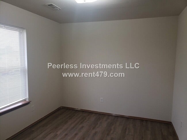 Photo - 1043 Vale St