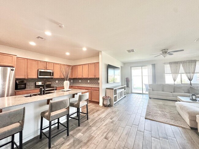 Photo - 16492 W Caldwell St