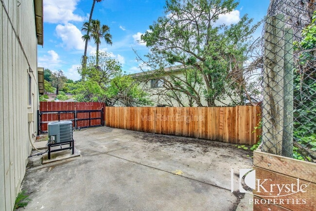 Photo - 1398 Hale St
