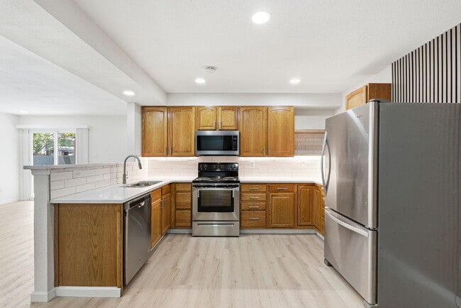 Building Photo - Stunning Fully Remodeled 3 Bed, 2 Bath Home in Conveniently-Located Northglenn!