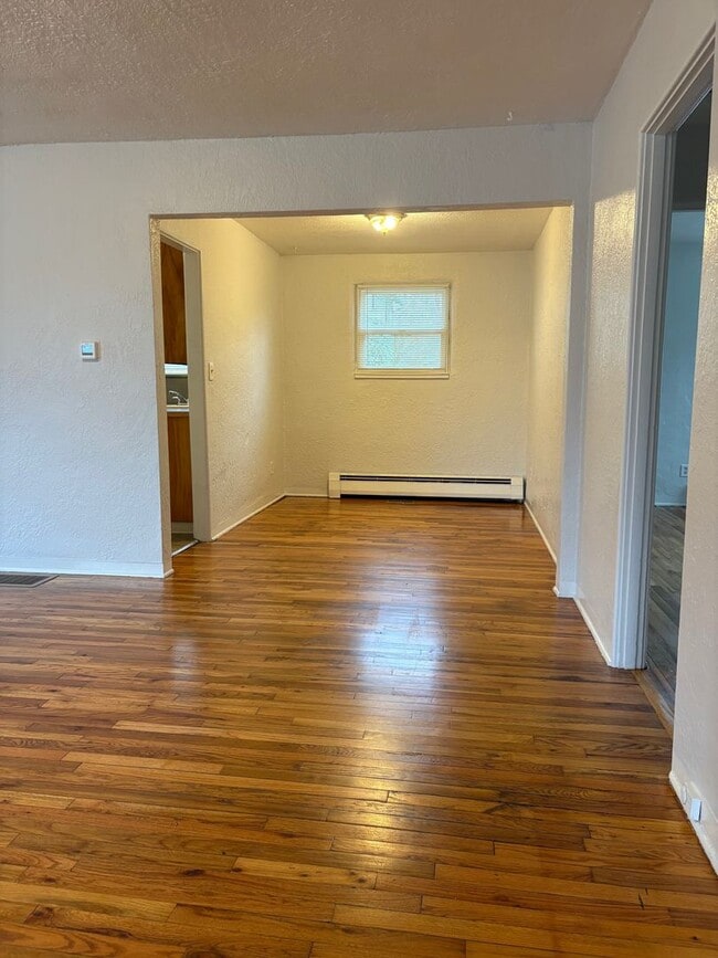 Photo - Beautiful Two Bedroom House Near Woodstock and Foster Districts